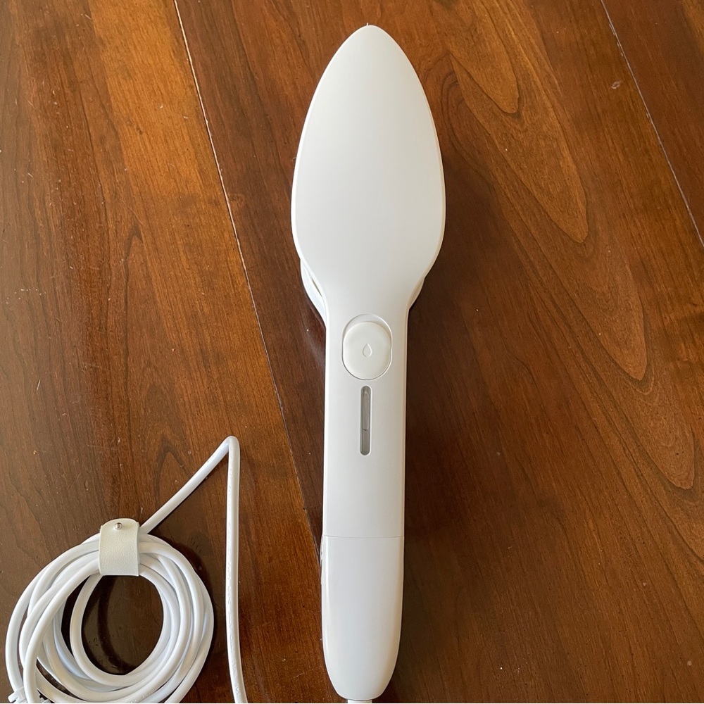 Nori Press White with Blue Travel Case, Handheld Steam Iron - Picture 8 of 13